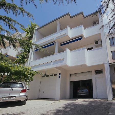 Apartments Dada Омиш Экстерьер фото