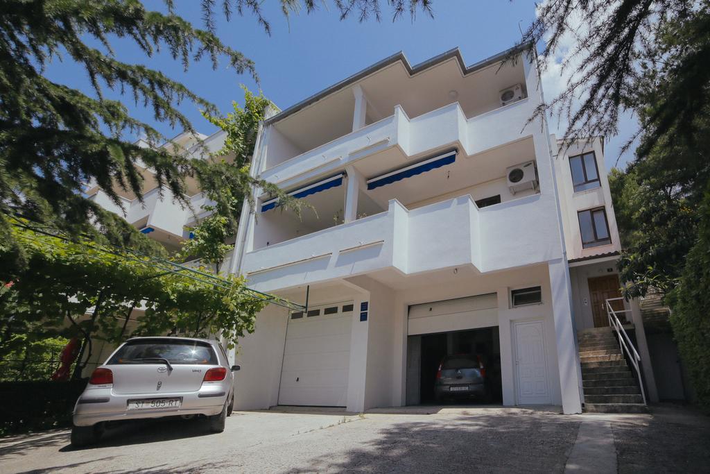 Apartments Dada Омиш Экстерьер фото