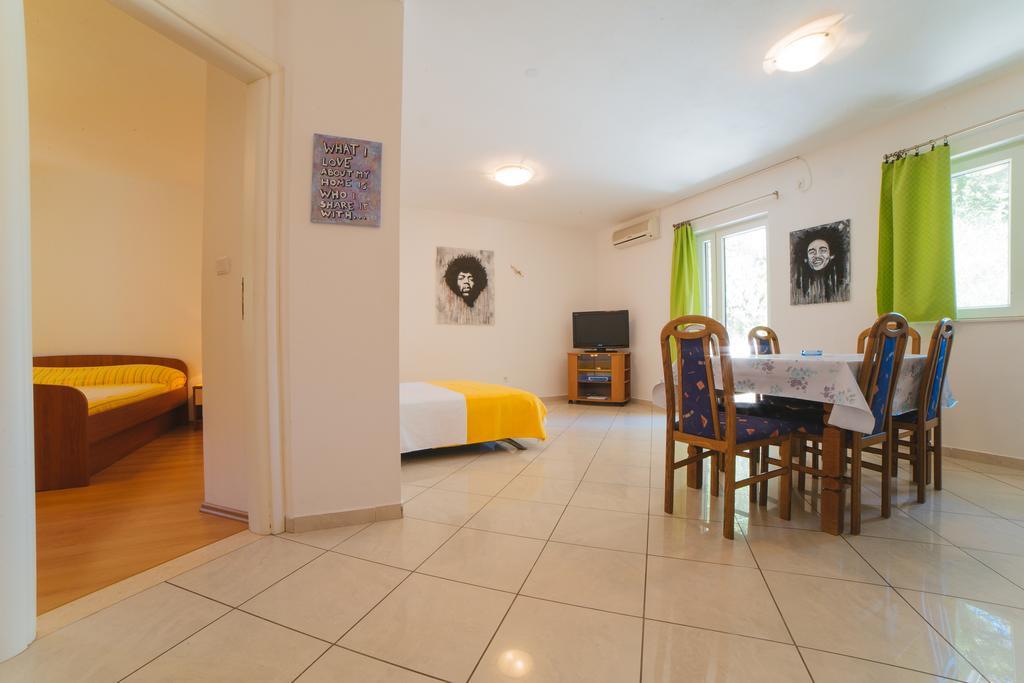 Apartments Dada Омиш Номер фото